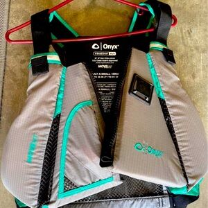 Women’s kayaking life jacket